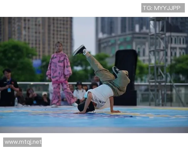 重庆街舞队与上海街舞队耐力较量赛后分析与精彩瞬间回顾