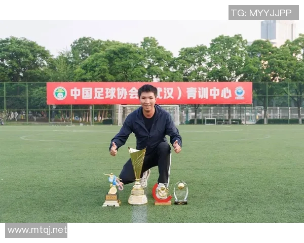 武汉足球队意识变革引发热议推动地方足球发展新篇章